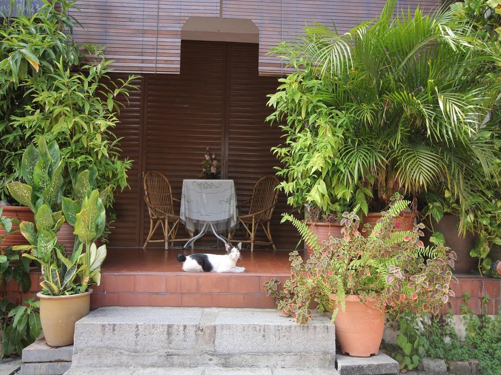 Cocoa Mews Cafe And Homestay George Town Dış mekan fotoğraf